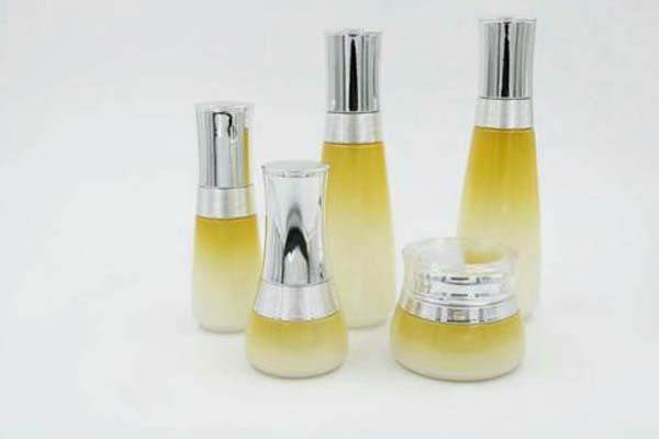 玻璃瓶廠(chǎng)家提升精油瓶品質(zhì)的方法